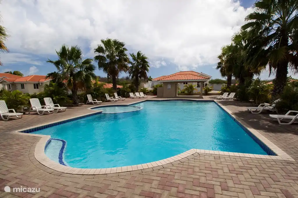 Der Park verfügt über einen schönen großen Gemeinschaftspool (geöffnet von 7.00 bis 19.00 Uhr)