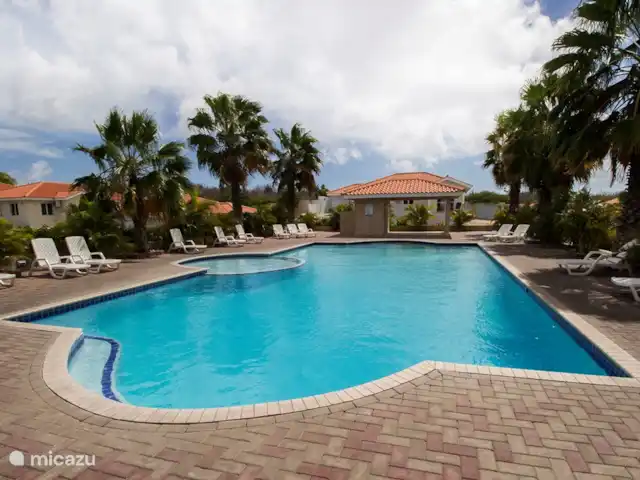Bon Bineke huren in Curaçao, Banda Ariba (oost), Jan Thiel - villa Het park heeft een prachtig groot gemeenschappelijk zwembad (geopend van 7.00-19.00)