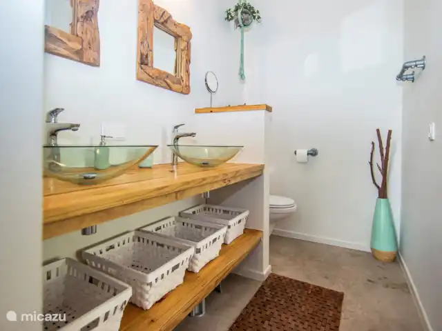 Hakuna Matata 7-10 personen huren in Curaçao, Banda Ariba (oost), Vista Royal - villa Badkamer van hoofd slaapkamer