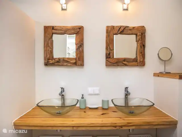 Hakuna Matata 7-10 personen huren in Curaçao, Banda Ariba (oost), Vista Royal - villa Badkamer van hoofd slaapkamer