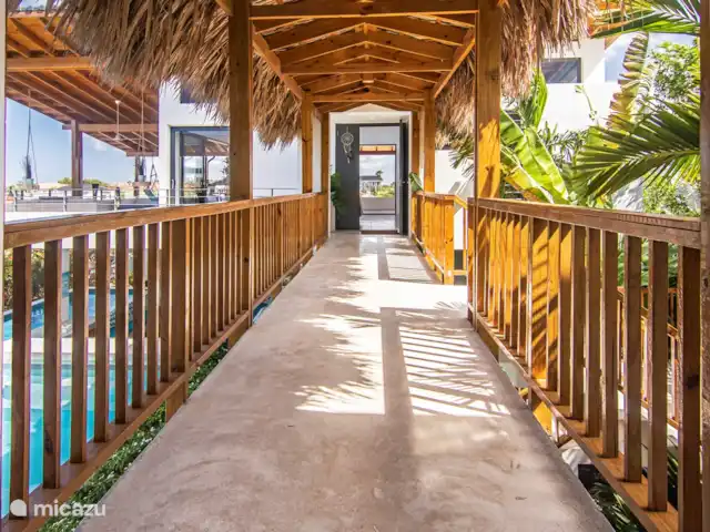 Hakuna Matata 7-10 personen huren in Curaçao, Banda Ariba (oost), Vista Royal - villa Loop brug tussen de twee units