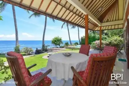 Vakantiehuis Indonesië, Bali, Air Sanih villa Villa Kembang Sepatu Hier een overzicht foto van de villa en het zwembad