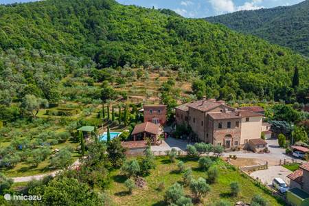 Centrally located for both Tuscany and Umbria.