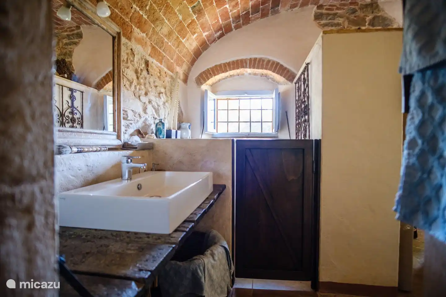 Cuarto de baño 1 desde la ducha.