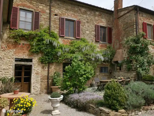 Casale le Colonne, Il Forno huren in Italië, Toscane, Castiglion Fiorentino - appartement Dit mooie stuk tuin is speciaal voor onze gasten van appartement Il Forno.
