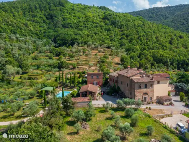 Casale le Colonne, Il Forno huren in Italië, Toscane, Castiglion Fiorentino - appartement Luchtfoto Casale le Colonne vanaf de Vallei.