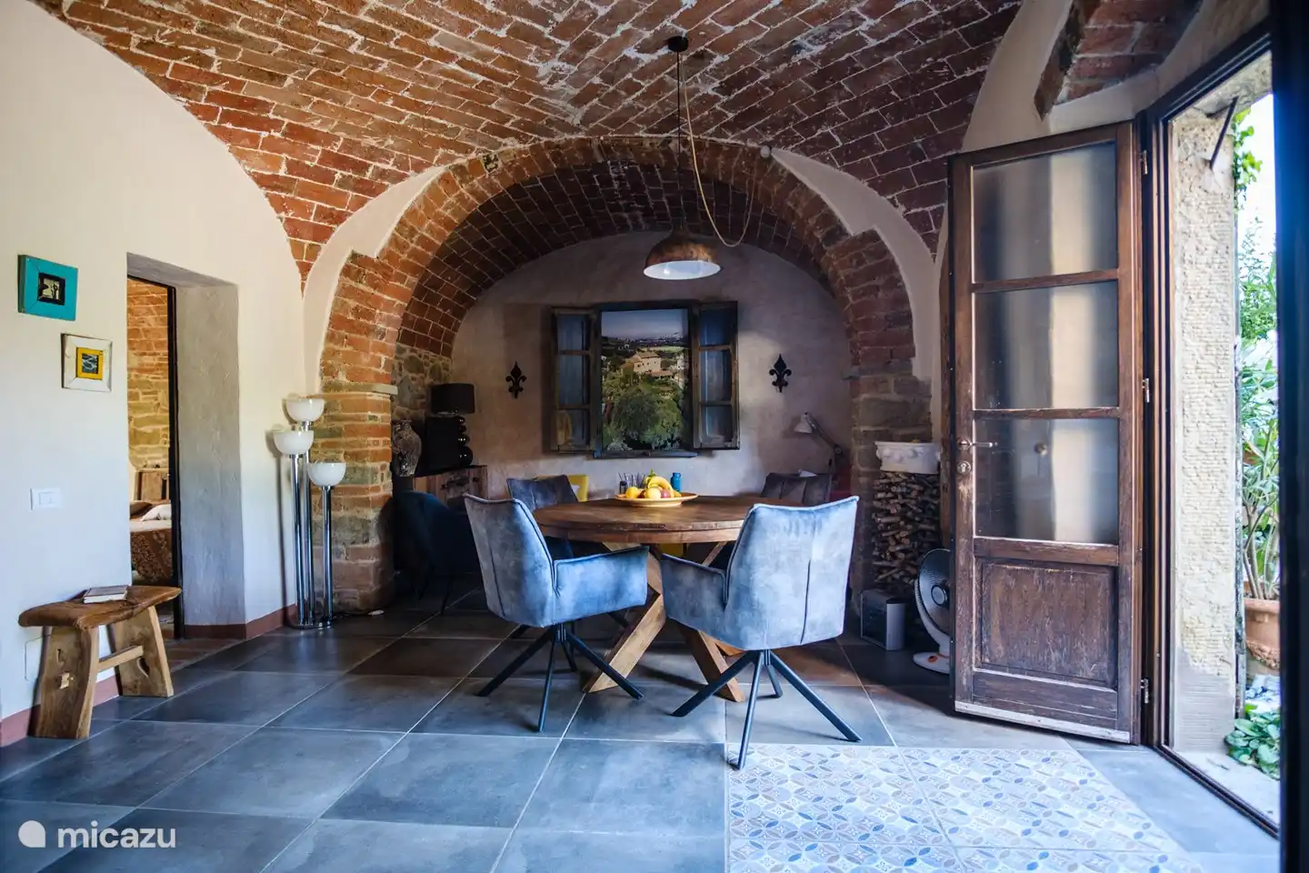 Comedor y salón desde un ángulo diferente.