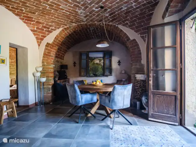 Casale le Colonne, Il Forno huren in Italië, Toscane, Castiglion Fiorentino - appartement Eetkamer en woonkamer van uit een andere hoek.