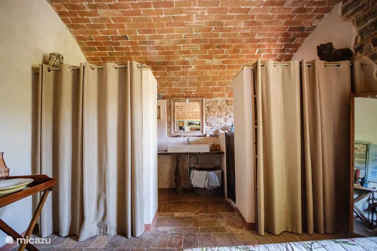 1er baño desde la cama.