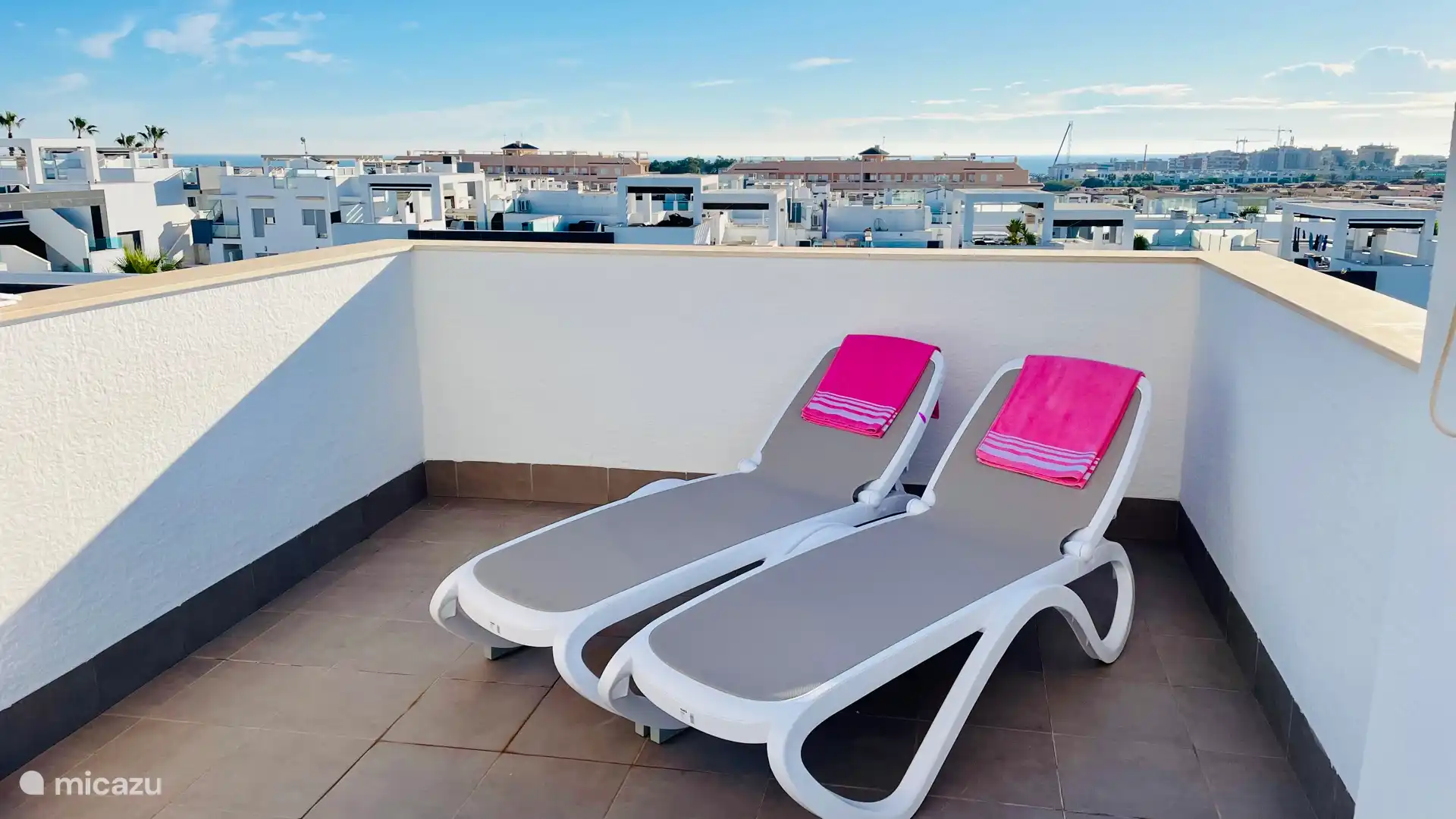 There are 4 luxury sun beds on the roof terrace??????