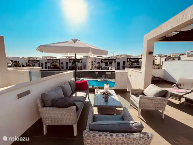 Penthouse Casa Esmeralda | Espagne, Costa Blanca, Torrevieja - appartement Beau coin salon sur le toit-terrasse.