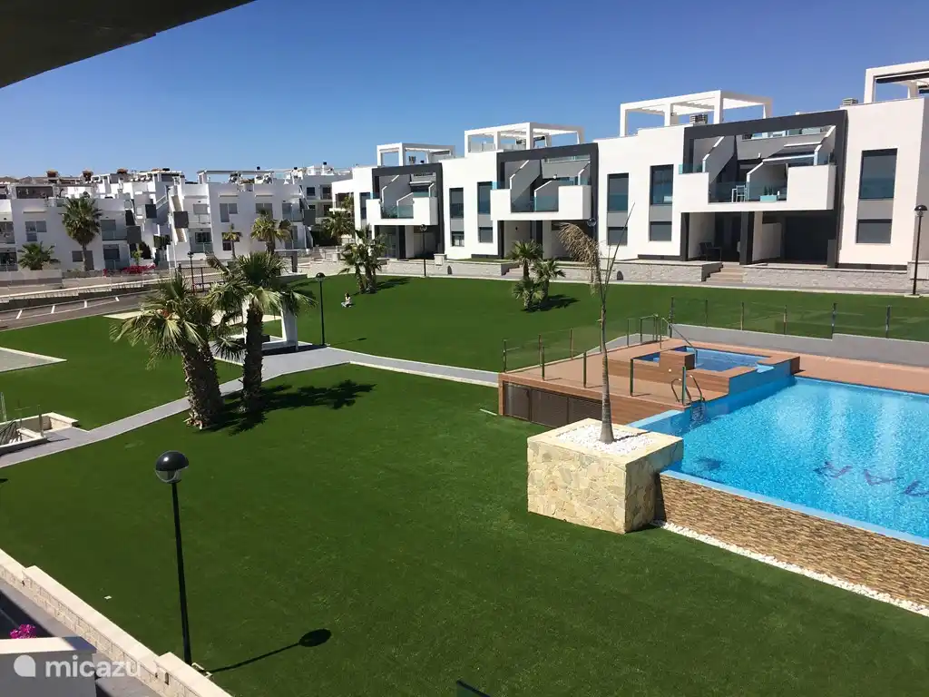The garden with sandpit and children&#39;s playground.