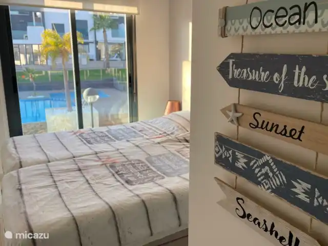 Penthouse Casa Esmeralda | Espagne, Costa Blanca, Torrevieja - appartement Chambre des maîtres avec vue magistrale.