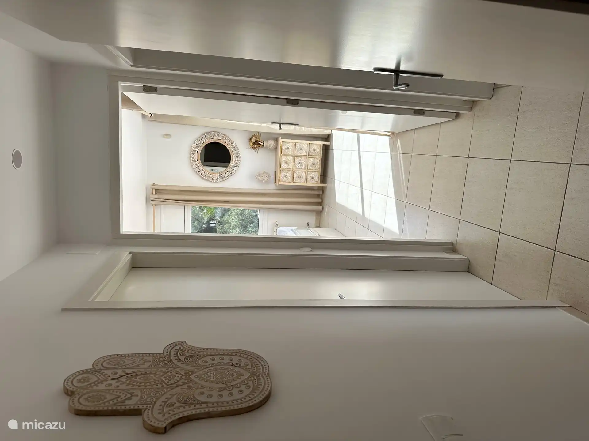 Couloir vers les chambres 3 et 4 et vers la salle de bain 3