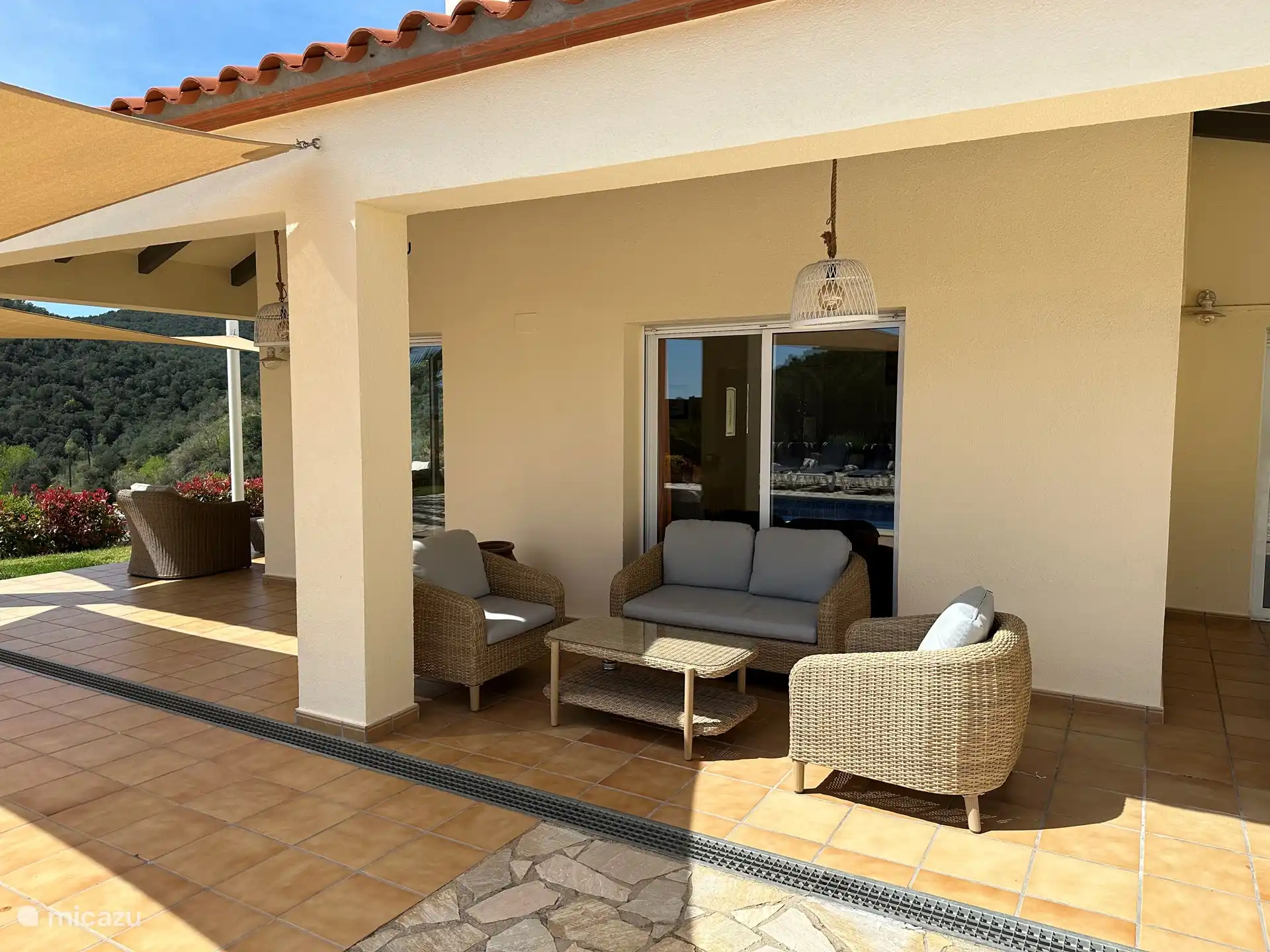 Coin salon 2 (couvert)