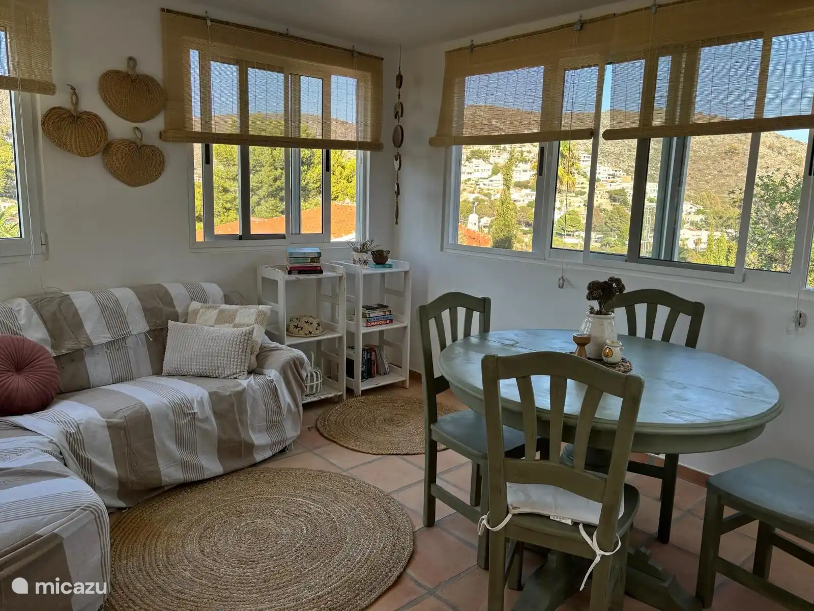 Extra room with a view for working or lounging