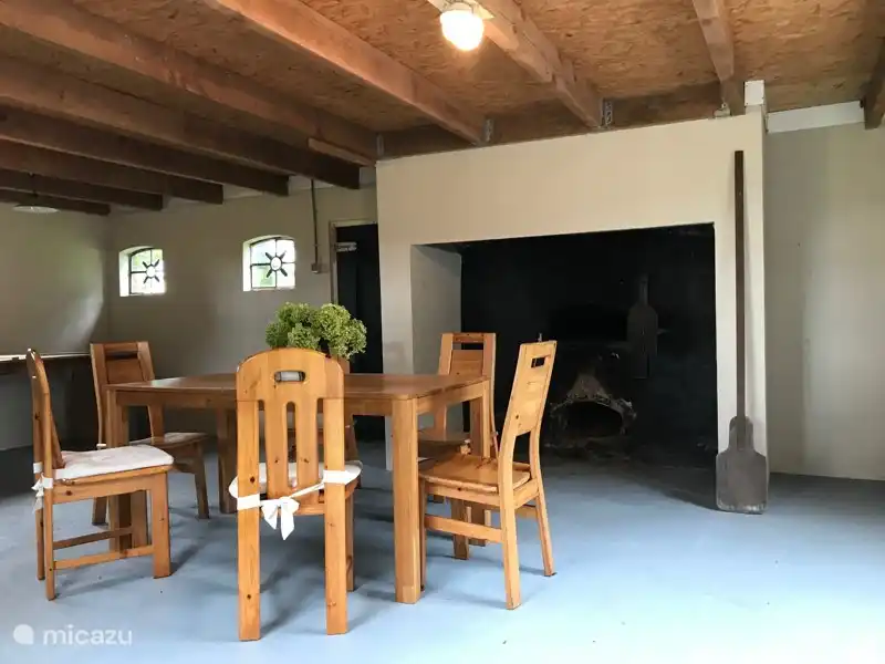 schmackhaft in der Bäckerei am knisternden Kaminfeuer