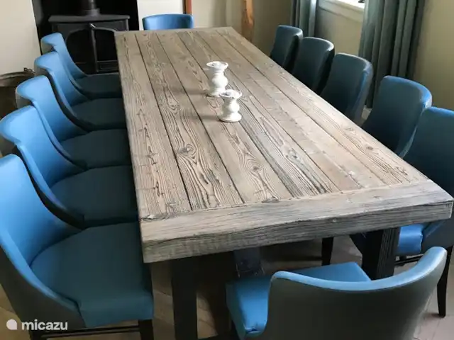 Tussen Ysselt, ferme de 14 personnes | Pays-Bas, Gueldre, Hoog-Keppel - maison de vacances Manger confortablement et rattraper son retard ne sont pas un problème du tout à cette grande table avec des chaises confortables.