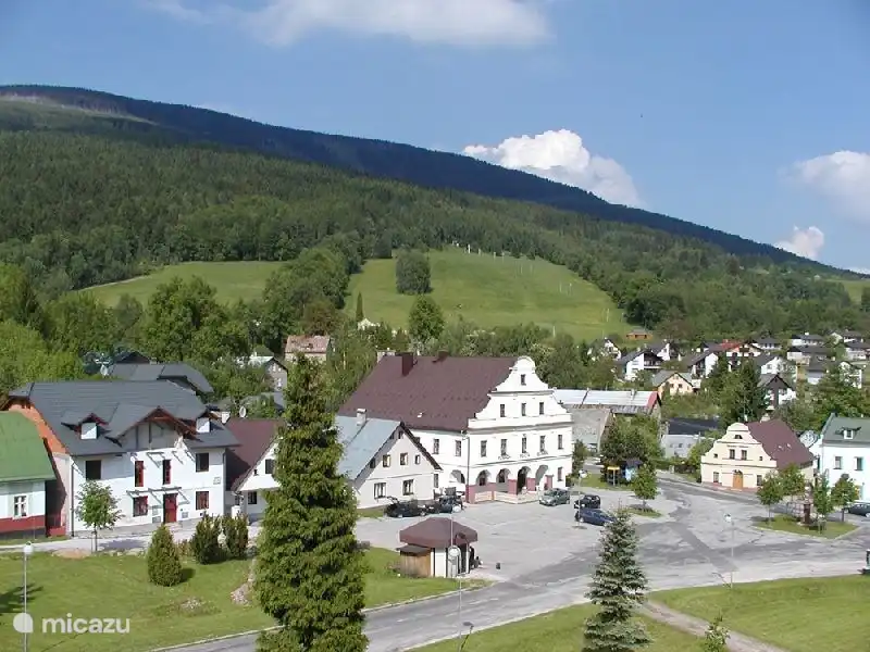 Marktplein Cerny Dul met leuke terrasjes en goede restaurants.