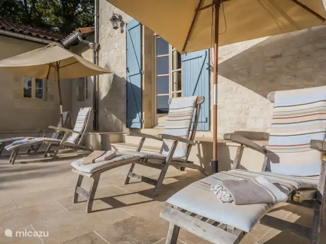 Saint-Cirque | France, Lot, Saint-Cirq-Lapopie - villa Chaises longues