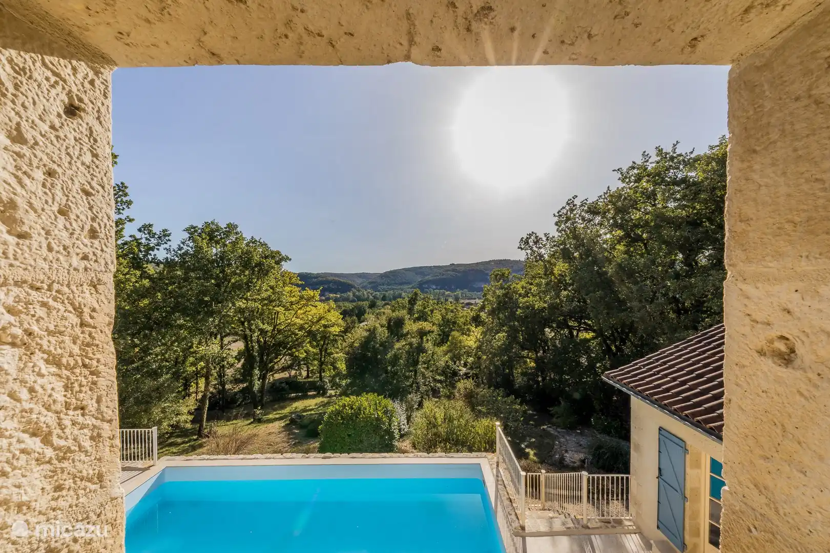 Schwimmbad und Aussicht