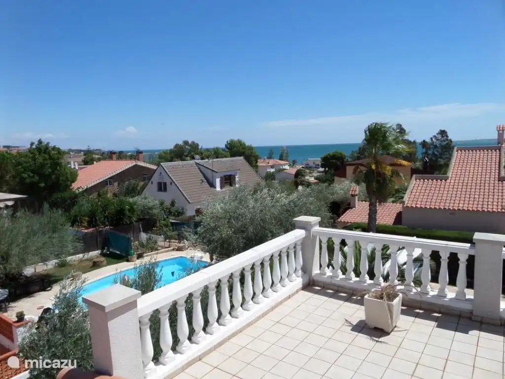 Terrasse sur le toit avec vue sur la mer