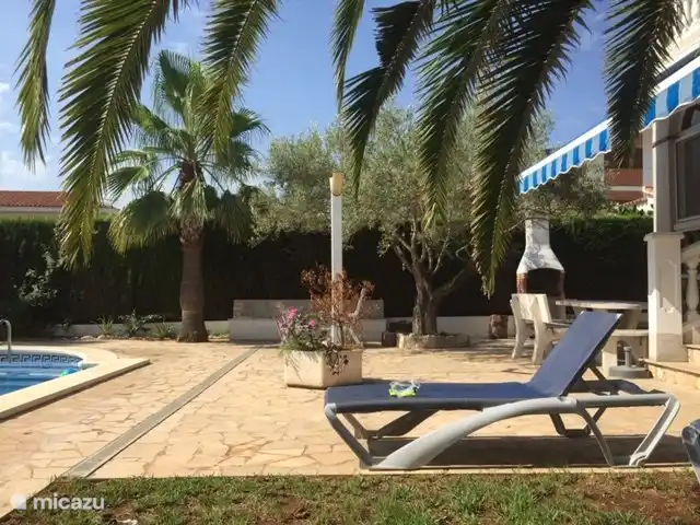 BBQ, canapé et coin salon  