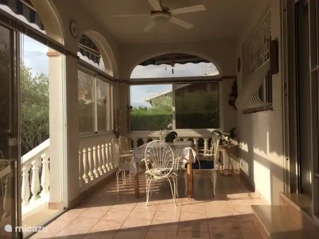 Salle à manger du porche