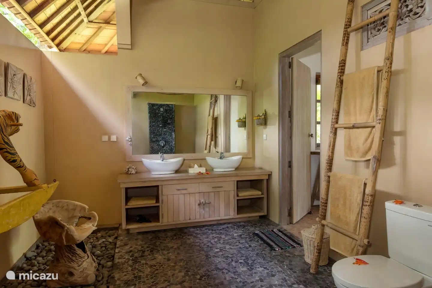 Baño al dormitorio principal