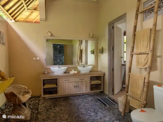 Location de Vacances Indonésie, Bali, Pemuteran, villa - Villa Mera Salle de bain à la chambre principale