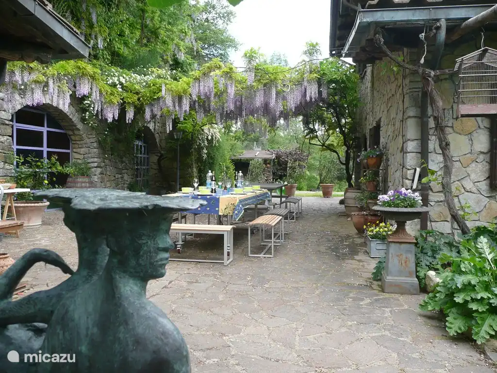 die 'piazetta', auf der man in der Tavola per ospiti sitzen kann