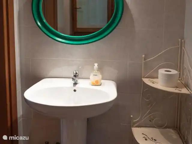 Casetta Degli Angeli | Italie, Ombrie, Ficulle - maison de vacances Salle de bain Da Nonna, lavabo, bidet, toilette et douche