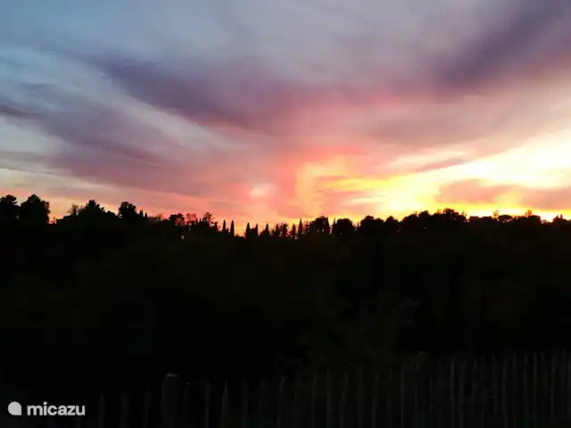 Casetta Degli Angeli | Italie, Ombrie, Ficulle - maison de vacances rosso di sera (rouge du soir) sur le jardin supérieur