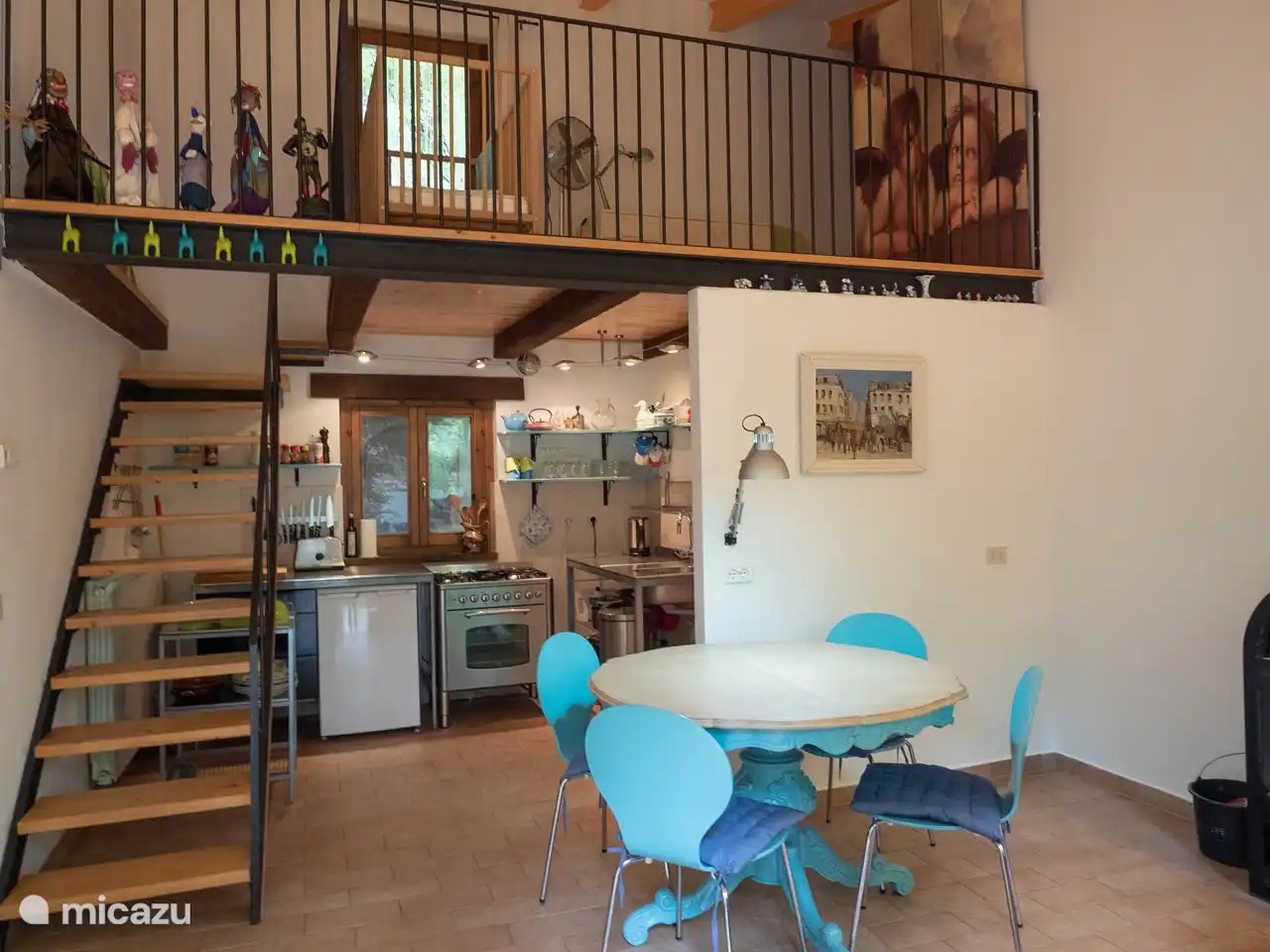 Wohnzimmer mit mezzanino und Kueche Vista sul Mare