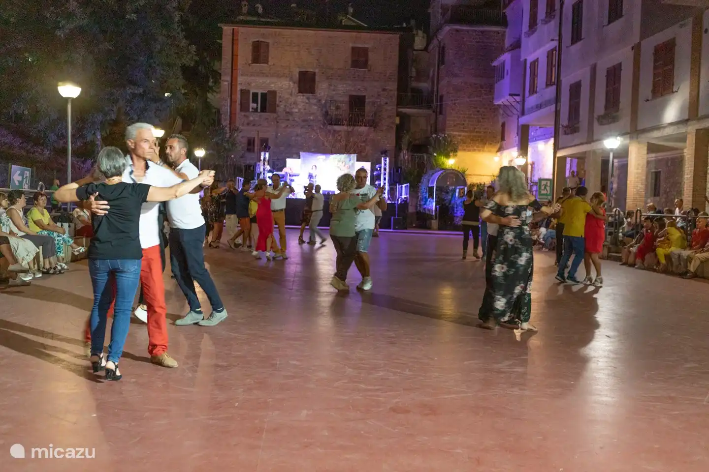 Einladung zum Tanz in Ficulle im August