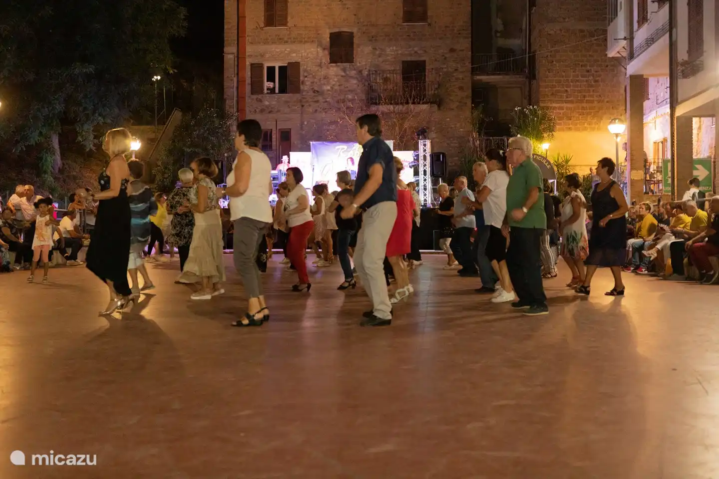 line dancing in Ficulle