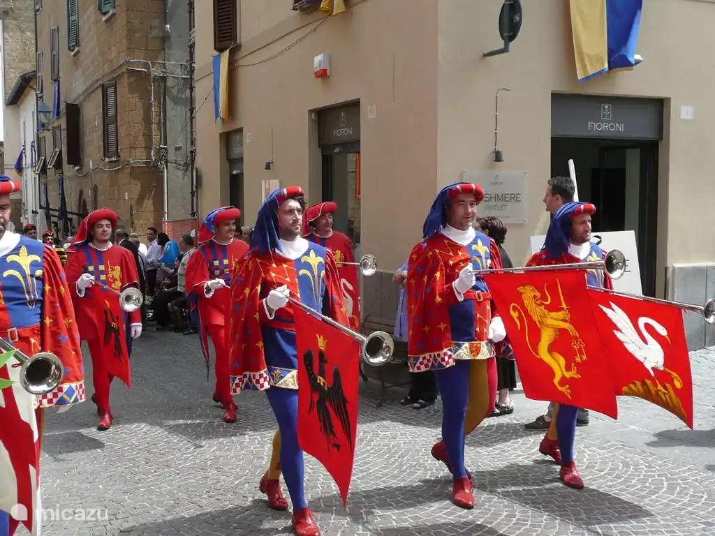 Fahnenträger während des Corpus Domini
DIE historische Prozession von Orvieto im Juni