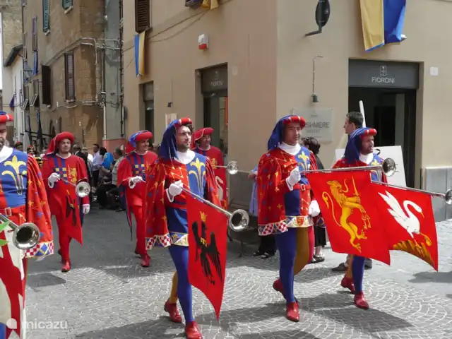 Casetta Degli Angeli | Italie, Ombrie, Ficulle - maison de vacances porte-drapeaux pendant le corpus domini
LA procession historique d'Orvieto en juin