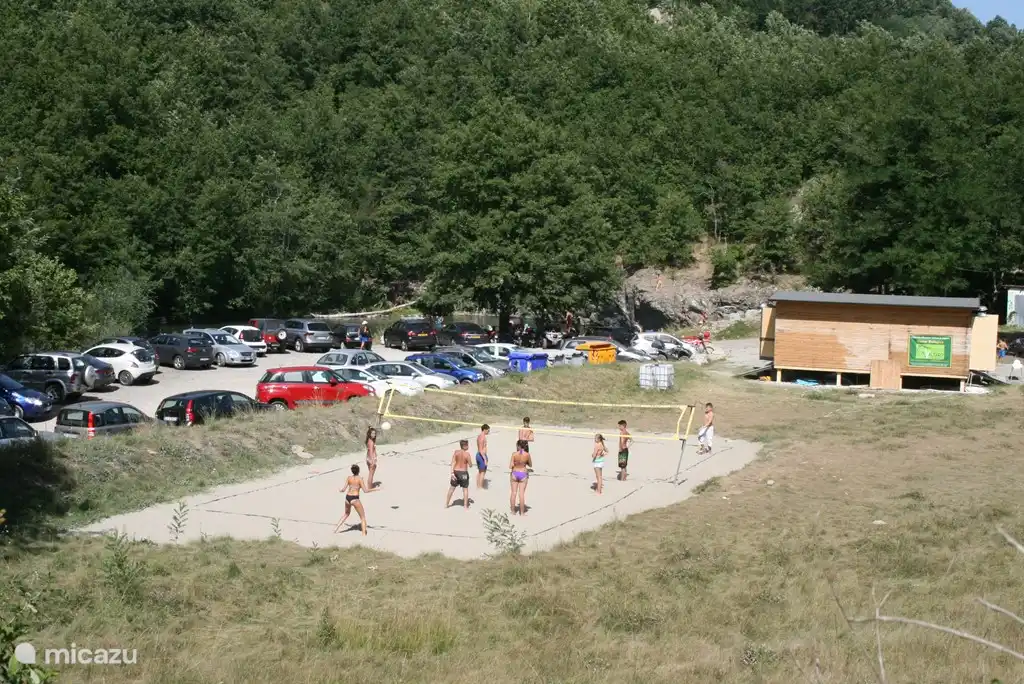 Campo de voleibol en lugar de natación