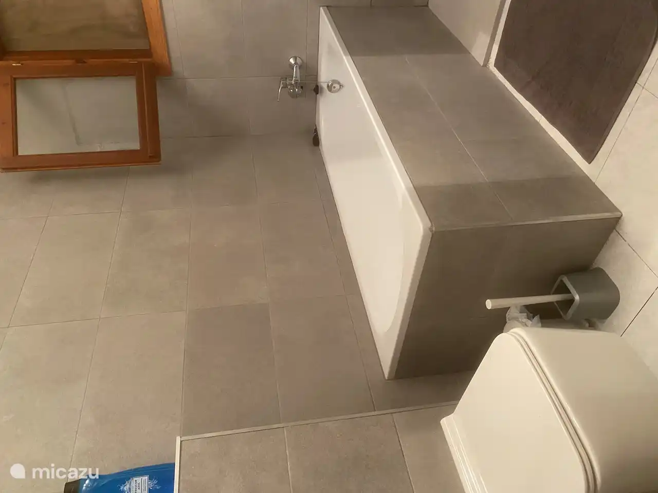 Badezimmer 2 mit Dusche und Badewanne