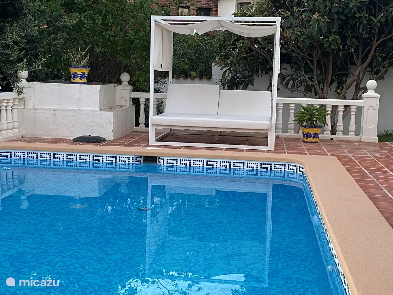 Entspannen Sie sich am Pool