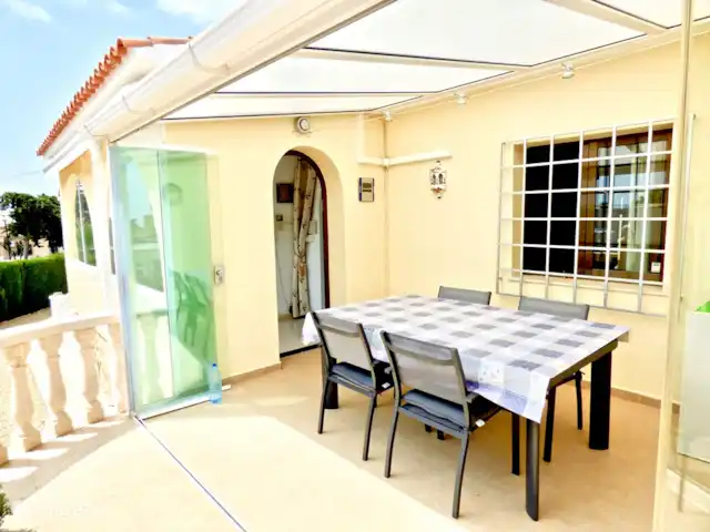 Villa Lauwers en España, Costa Blanca, La Nucía - villa jardín de invierno con puertas totalmente correderas