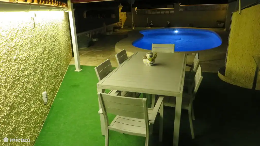 iluminación de piscinas y jardines