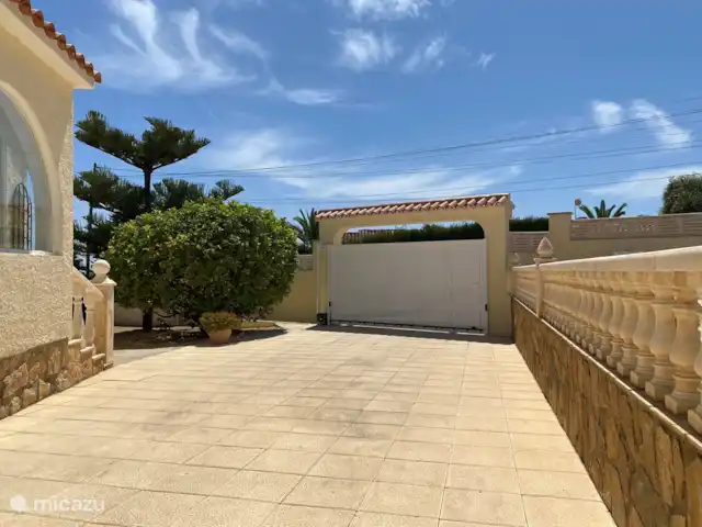 Villa Lauwers en España, Costa Blanca, La Nucía - villa Entrada con espacio para 3 autos
