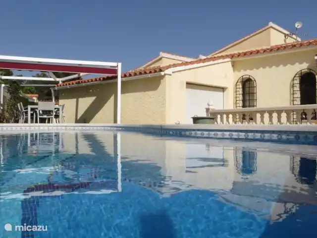 Villa Lauwers en España, Costa Blanca, La Nucía - villa piscina con ducha y muebles de jardín, enchufes disponibles