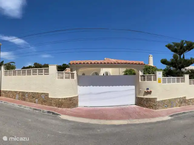 Villa Lauwers en España, Costa Blanca, La Nucía - villa Entrada con portón eléctrico