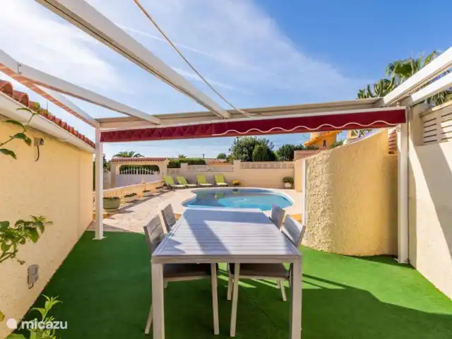 Villa Lauwers en España, Costa Blanca, La Nucía - villa piscina con tumbonas, sol todo el día