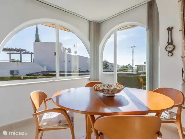 Villa Lauwers en España, Costa Blanca, La Nucía - villa comedor, desayuno al sol