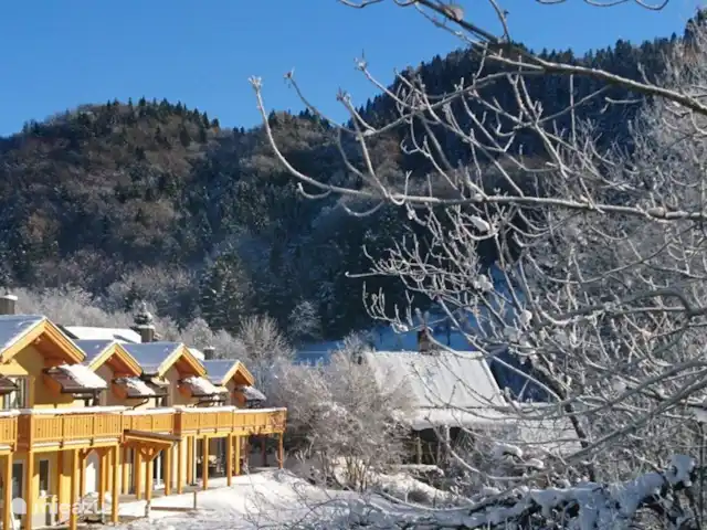 Berghaus Christel en Austria, Carintia, Arnoldstein - casa vacacional Nuestra casa es una casa de dos bajo un techo. Con cochera grande, mucha privacidad y un gran patio trasero. A 100 metros a pie del remonte