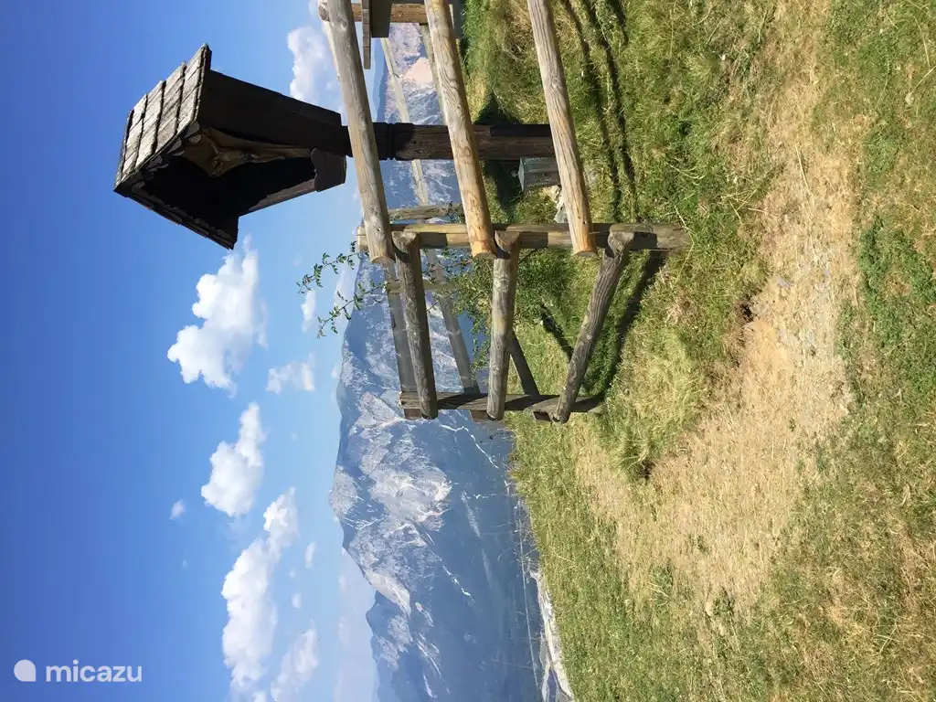 Si vous prenez l'ascenseur, vous pouvez voir le Dobratsch de l'autre côté de la vallée depuis le Drielandenpunt. C'est la vue à couper le souffle